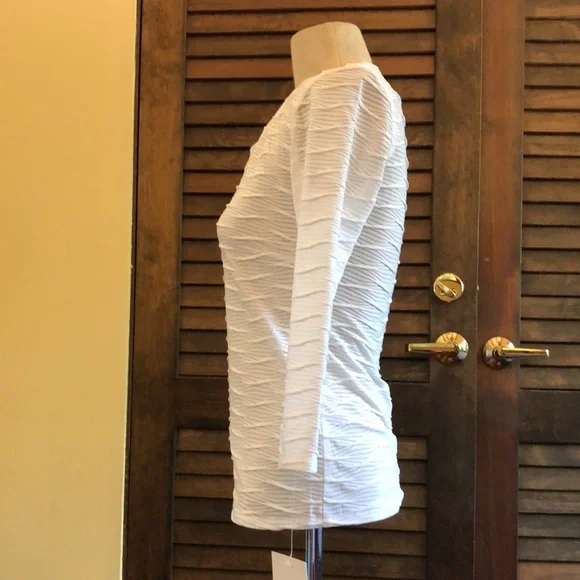 Elegant White Textured Top HP๐ - Picture 2 of 9